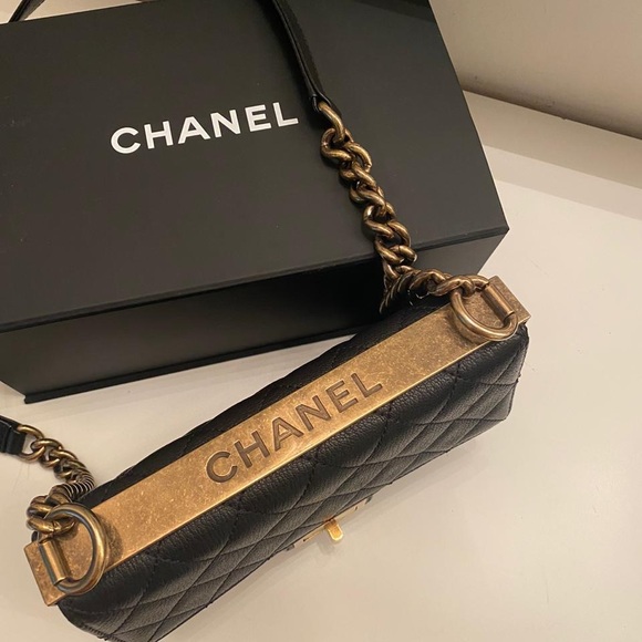 Chanel Reissue Crossbody Bag - Picture 4 of 10